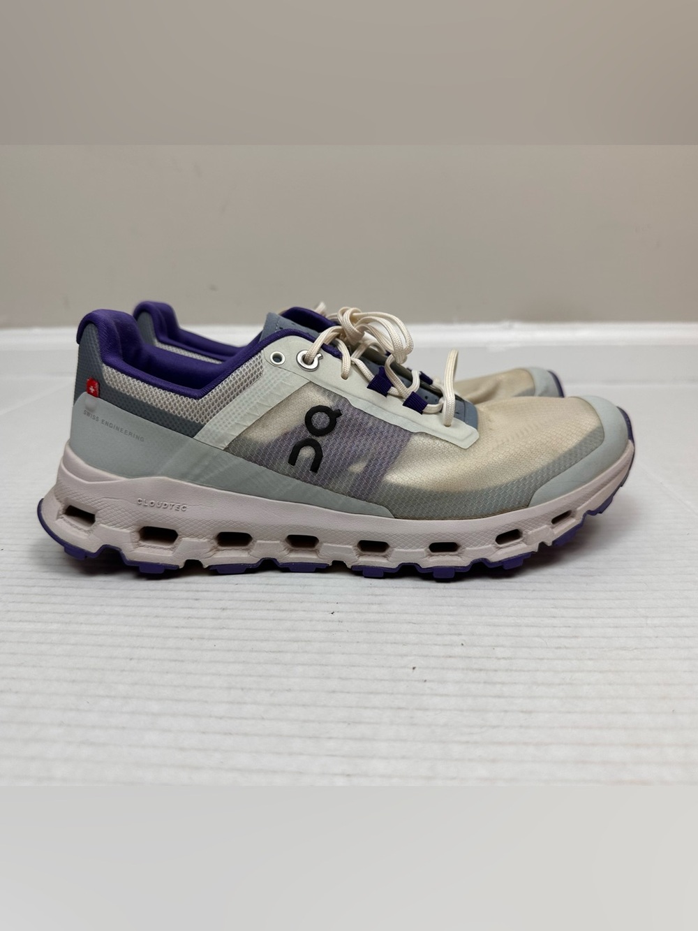 On Cloudventure Women’s 8 Trail Running Shoes White Gray Purple CloudTec Helion